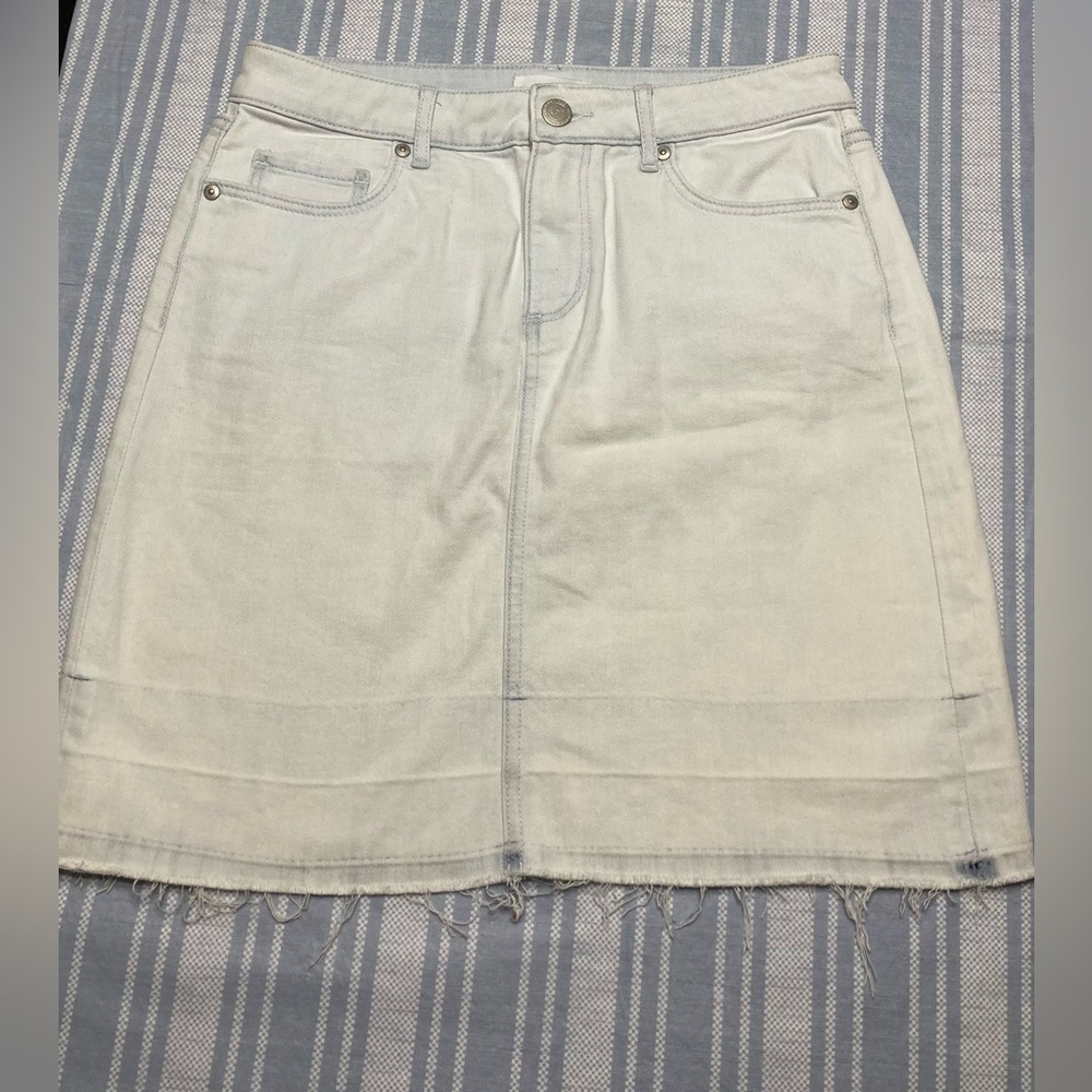 💛TODAY***$15***Loft bleached chambray blue denim mini skirt.